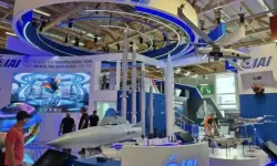 فرنسا تغلق أجنحة إسرائيلية في معرض لوبورجيه.. وبايرو: لا مكان لأسلحة تقتل شعبا يُجَوّع